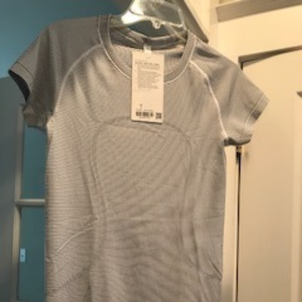 Lululemon Swiftly Tech Short Sleeve Size 6
